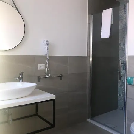 فندق مبيت وإفطار Center *