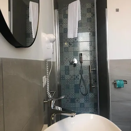 Center فندق مبيت وإفطار تروبيا